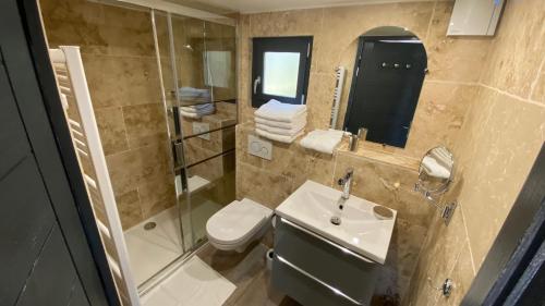 Um banheiro em Domaine Vallon des Ocres