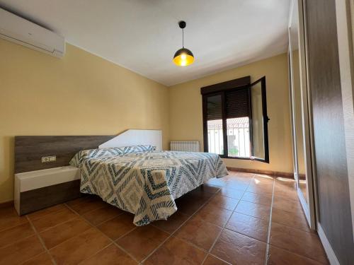 a bedroom with a bed and a window at Alquería de Segur a in Segura de la Sierra