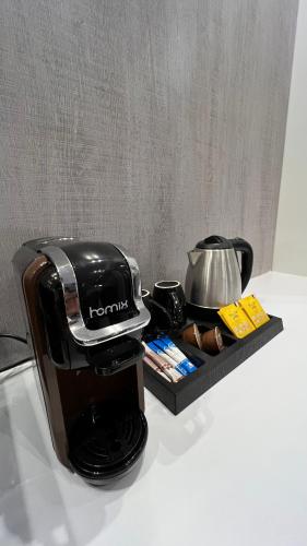 a black toaster sitting on a counter with a tray at شاليهات سنتارا in Taif