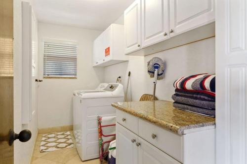 a white kitchen with a washing machine in it at Ocean View 2 Bedroom Kahalu'u Reef in Kailua-Kona