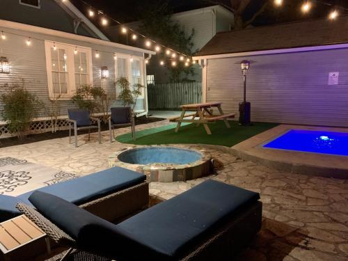 a backyard with a pool and a table and a patio at Pershing Place: Historic home with heated spa/pool by Zoo, Pearl, Golf, Witte in San Antonio