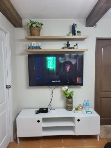 KATE’S CORNER @ ONE OASIS QUEEN BED FOR 2