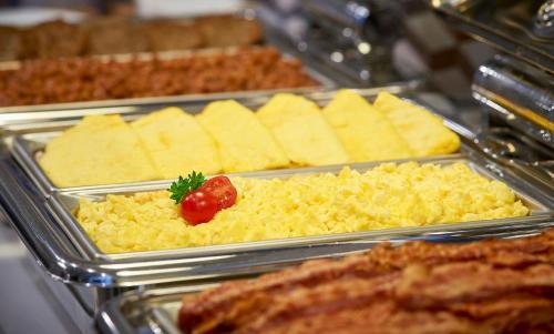 a tray of food with cheese and a tomato at Holiday Inn Express Niagara-On-The-Lake by IHG in Niagara-on-the-Lake