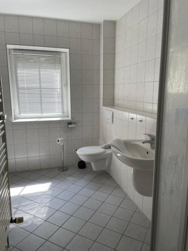 A bathroom at Windland-Bakenberg