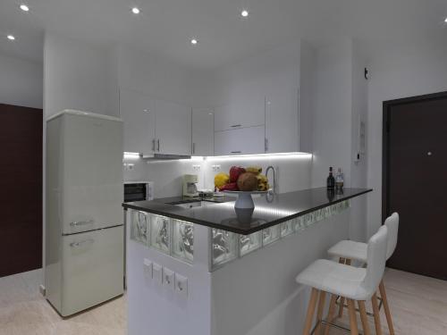 Kuchyňa alebo kuchynka v ubytovaní Newly Renovated Apartment in the Heart of Athens
