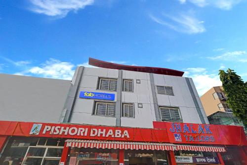 Gallery image of FabHotel Pishori in Indore
