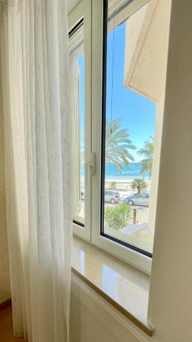 a window with a view of the beach at Domus Bianca Lancia in Manfredonia
