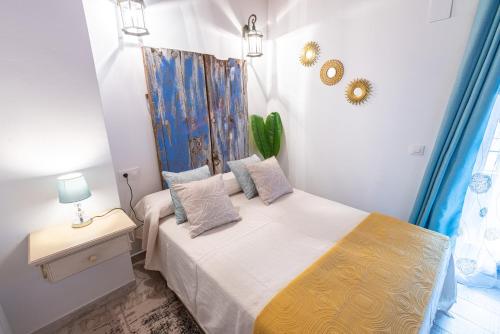 a bedroom with a bed and a table with a cactus at CASA Apartamento RURAL AS ANDURIÑAS in San Martín de Trevejo