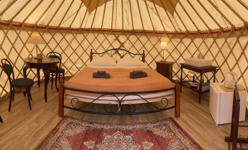 A bed or beds in a room at Öko Kemping és Glamping Tiszadada