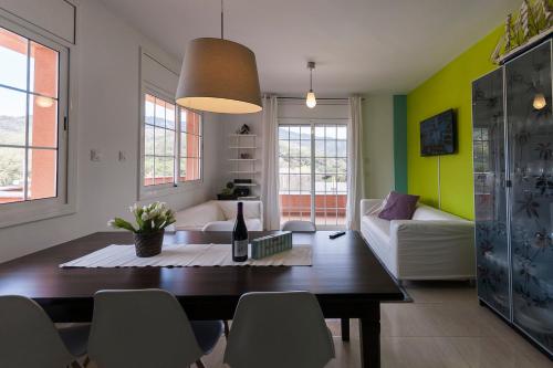 Fotografie z fotogalerie ubytování Lets Holidays Bright duplex apartment with pool v destinaci Tossa de Mar