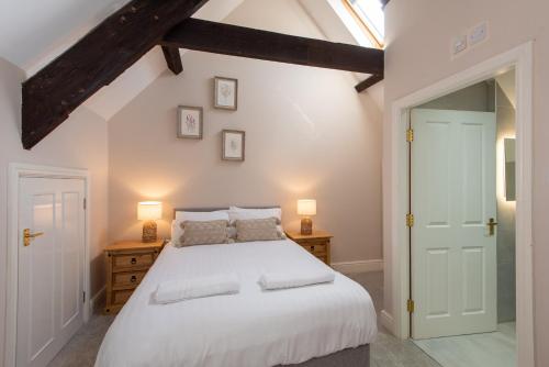 En eller flere senge i et værelse på St Andrews Court