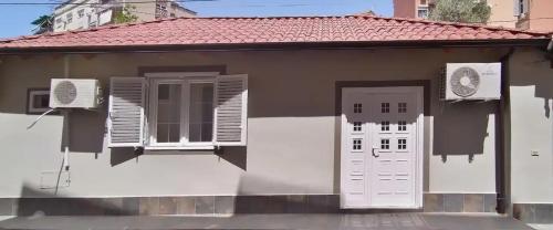 Το κτήριο όπου στεγάζεται  το διαμέρισμα