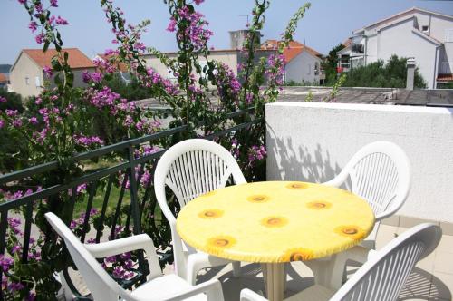 Apartment in Vodice with sea view, balcony, air conditioning, WiFi 612-4