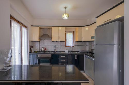 Η κουζίνα ή μικρή κουζίνα στο Infinity Olympia Villas
