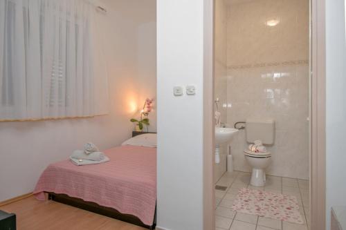 Room in Bol with terrace, air conditioning, WiFi 3758-4