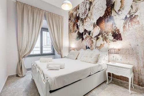 TREVI FOUNTAIN - SHABBY - RomeDreamHome
