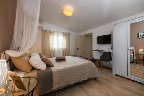 a bedroom with a bed and a living room at Villa Laura in Krnica