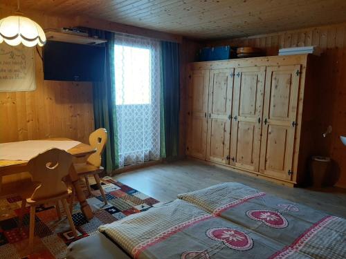 Katil atau katil-katil dalam bilik di Ferienwohnung Kuenzer Alm