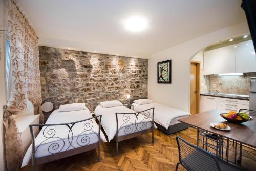 Diocletians Heart Apartment