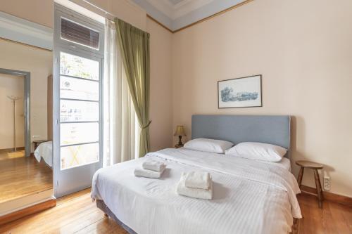 Ideal 4 bdr Apartment in Plaka for 10!