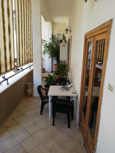 a room with a table and chairs and a window at B&B 43 in Santa Maria Capua Vetere