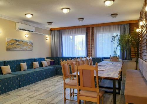 HAVAR Resort tesisinde bir restoran veya yemek mekanı