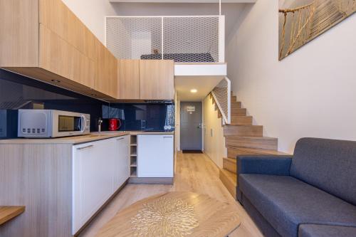 Kuchyň nebo kuchyňský kout v ubytování Small Cozy two-level Apartments 9