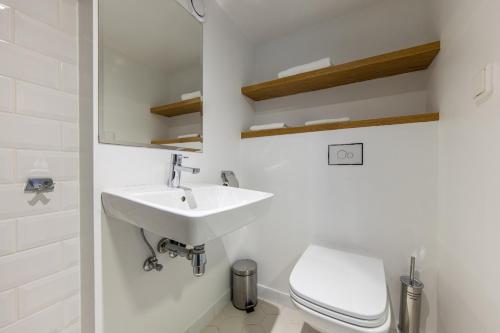 Koupelna v ubytování Small Cozy two-level Apartments 9