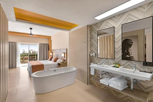 Kupatilo u objektu Hotel Riu Baobab - All Inclusive