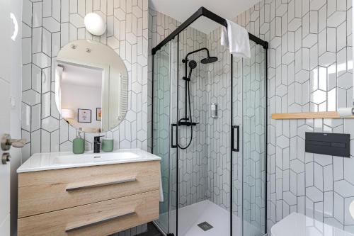 Vallecano Apartments by Olala Homes photo 90