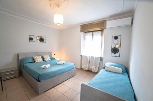 a bedroom with two beds and a window at WiBnB Holiday rentals- appartamenti in Turin