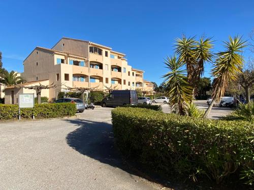 Galeriebild der Unterkunft Les locations Cinaureva « Village de la mer » in La Londe-les-Maures