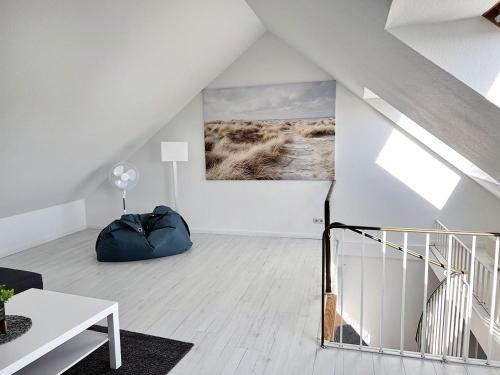 a white living room with a blue bag on the floor at Ferienhäuser Insel Usedom Haus Jojo 7 - Blick aufs Achterwasser! Whirlpool und Sauna in Lütow