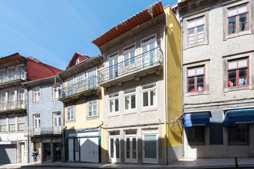 Central Superb Flat w/ AC & Balcony by LovelyStay