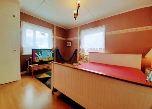 a bedroom with a large bed and a flat screen tv at Bedroom private, 120 from Sandbach in Bräcke