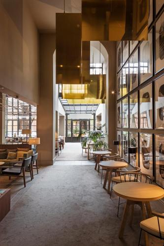 Un restaurante u otro lugar para comer en H10 Casa Mimosa 4* Sup