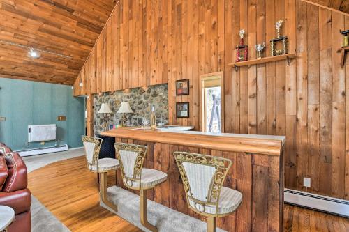 Fotografie z fotogalerie ubytování Decked-Out Home Hot Tub, Pool, Fire Pit and More! v destinaci Monroe