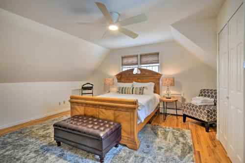 Postel nebo postele na pokoji v ubytování Decked-Out Home Hot Tub, Pool, Fire Pit and More!
