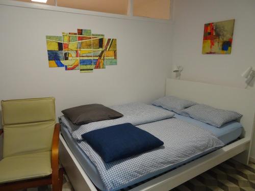 Postel nebo postele na pokoji v ubytování Apartma Nadja with private parking