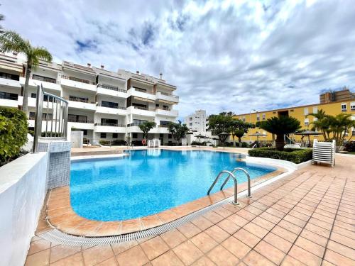Los Cristianos apartment, Wifi, shared pool, near the beach ...