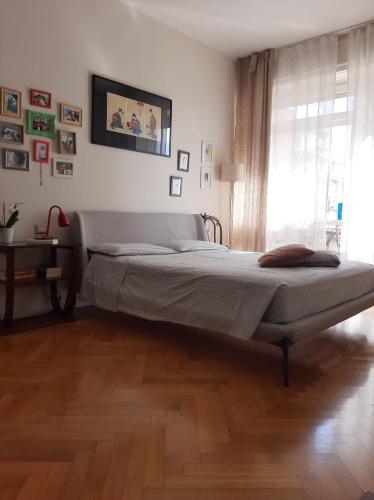 Postel nebo postele na pokoji v ubytování Stanza con bagno privato a 10 minuti da Eurovision Song Contest