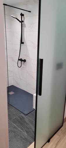 a shower in a bathroom with a glass door at A ESTRENAR PRECIOSOS APARTAMENTOS APARTHOTEL INTER2, NEW APARTMENTS lN APARTHOTEL 12 months open! self check in! RESERVA Garaje! in Salou