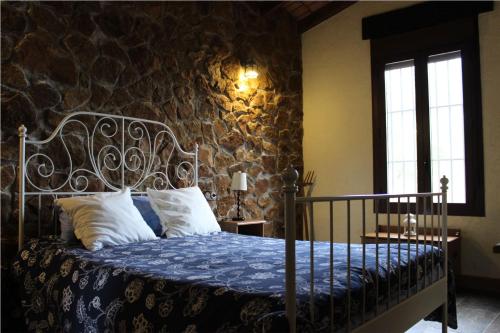Postel nebo postele na pokoji v ubytování Casas Rurales Las Cuevas El Rincón