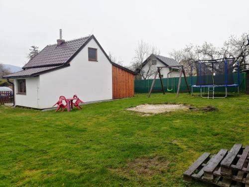 Herní místnost nebo prostor pro děti v ubytování Chata u Horalíků