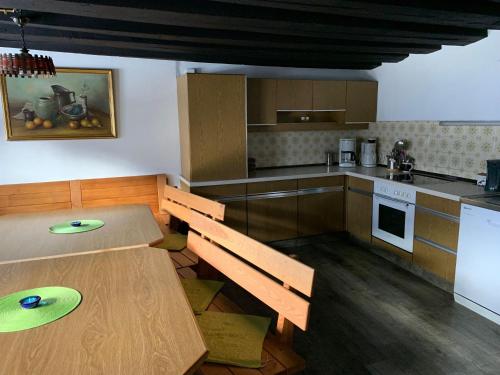 a kitchen with a table and chairs in a room at Ferienhof-Oberer-Gollmitzer-2-5-km-oberhalb-von-Heiligenblut-ruhige-sonnige-Lage-Glocknerblick in Heiligenblut