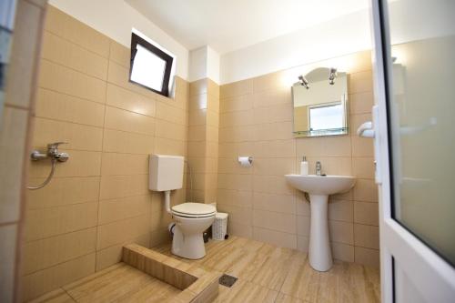 a bathroom with a toilet and a sink at Casa Ryn in Vama Veche