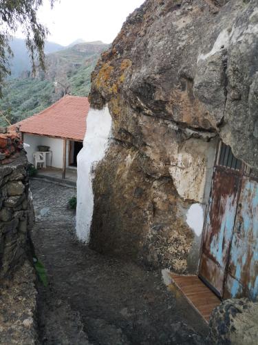 a building built into a large rock at La Cueva Refugio in Las Palmas de Gran Canaria