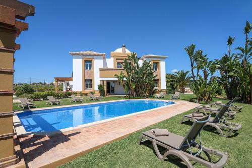 Quinta Dionysus by Algarve Holidays