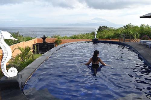 Kolam renang di atau dekat dengan Bali Belva