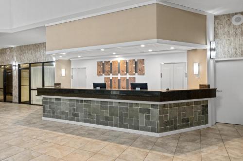 Ο χώρος του λόμπι ή της ρεσεψιόν στο Montana Trailhead Inn